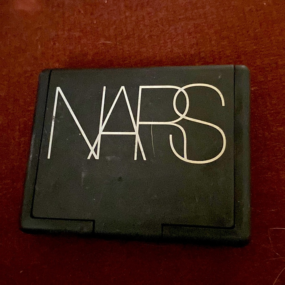Nars blush in outlaw